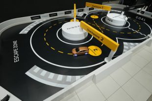 e-4ORCE radio-controlled car