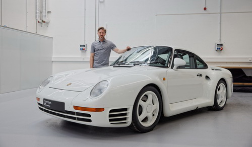 A most extraordinary pit stop Nick Heidfeld’s 959 S visits Porsche Classic