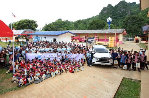 Isuzu gives Water for Life in Chieng Mai