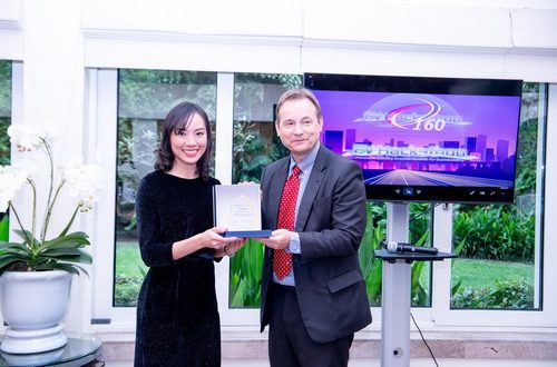 Porsche Thailand received a plaque of honor from The EV Hackathon for Sustainability