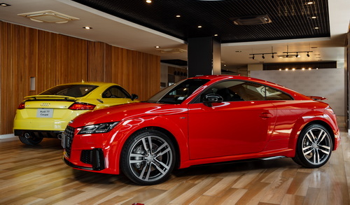 Audi TT Coupé Final Icon Black -RED