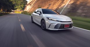 Toyota Camry HEV Premium Luxury 2025