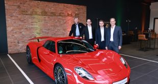 In the new Porsche Classic Centre's showroom Walter Röhrl, Alexander Fabig, Fabian Hottenrott and Florian Glinicke
